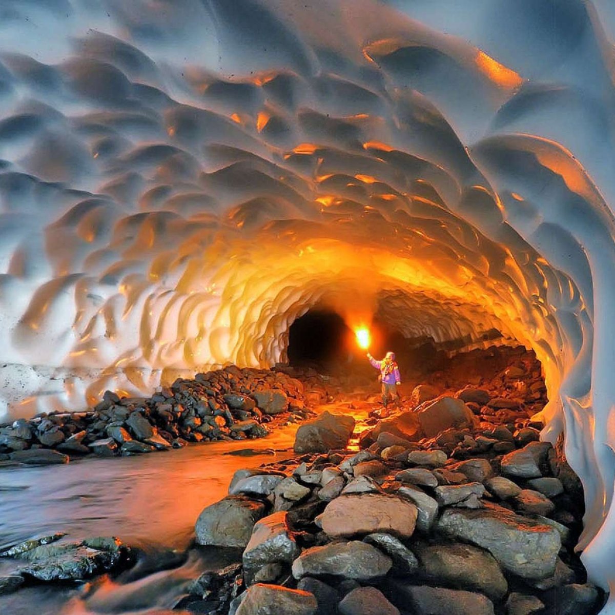 Вулкан Мутновский Ледяная пещера