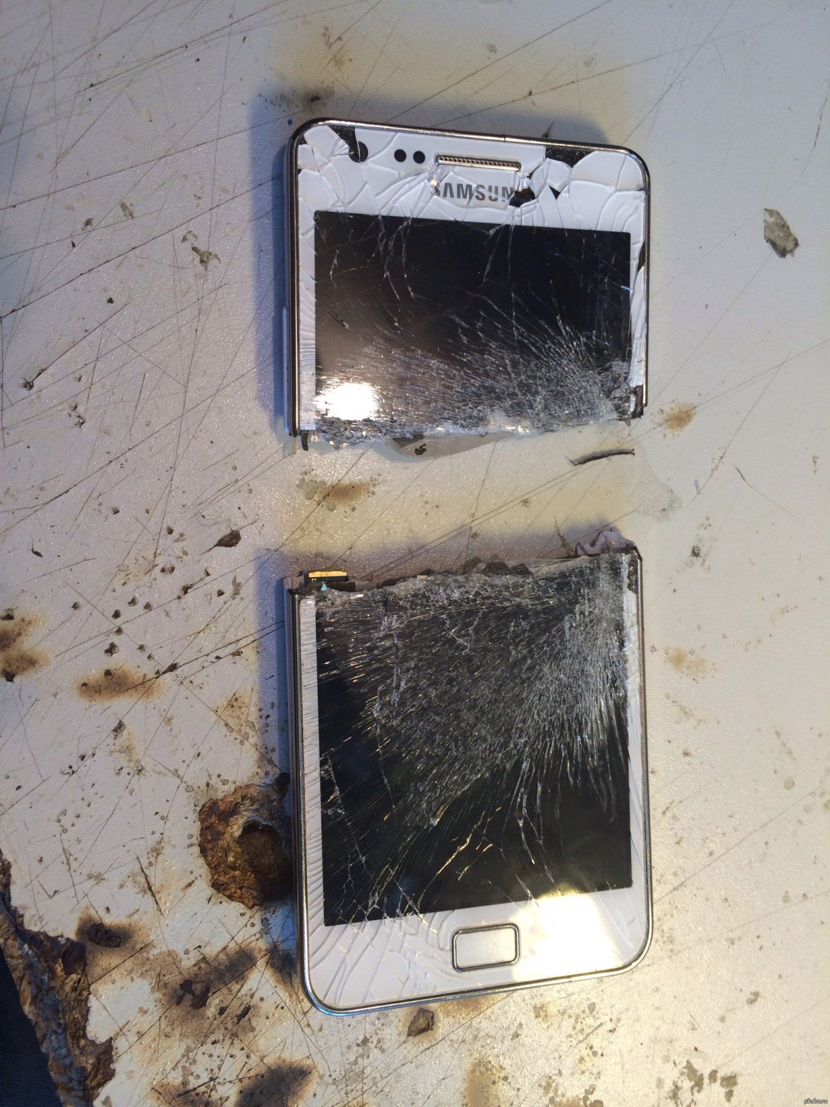 Сломанный смартфон