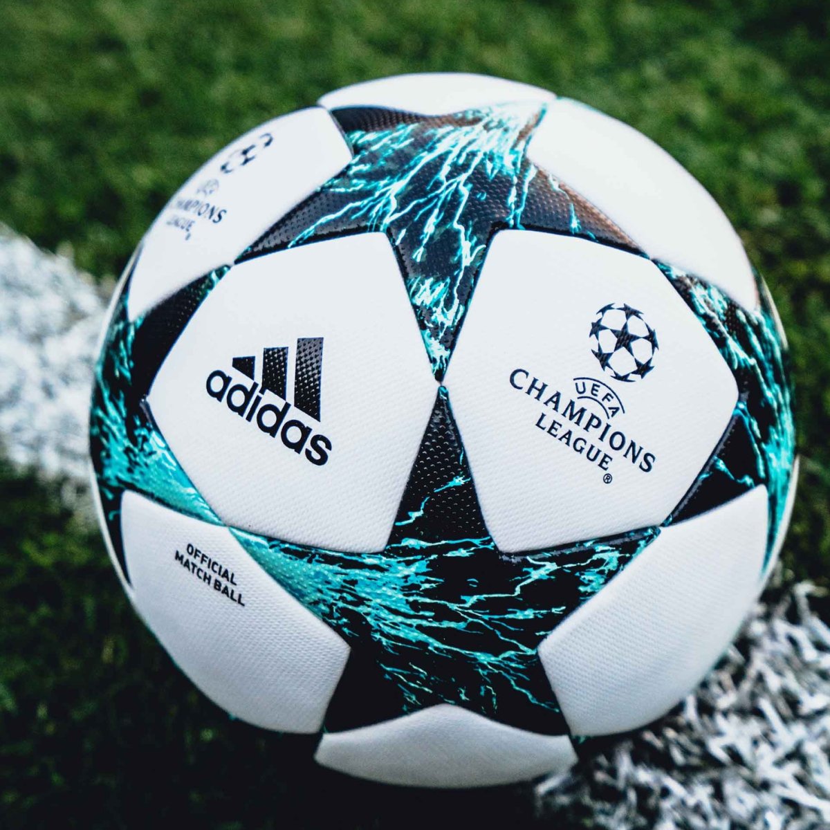 Футбольный мяч