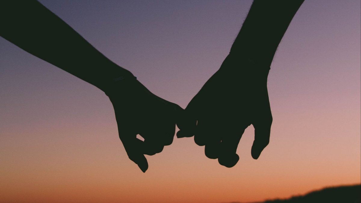 Рука в руке любовь