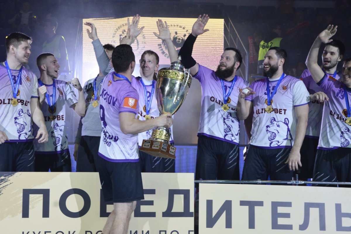 Медведь Маскот лого