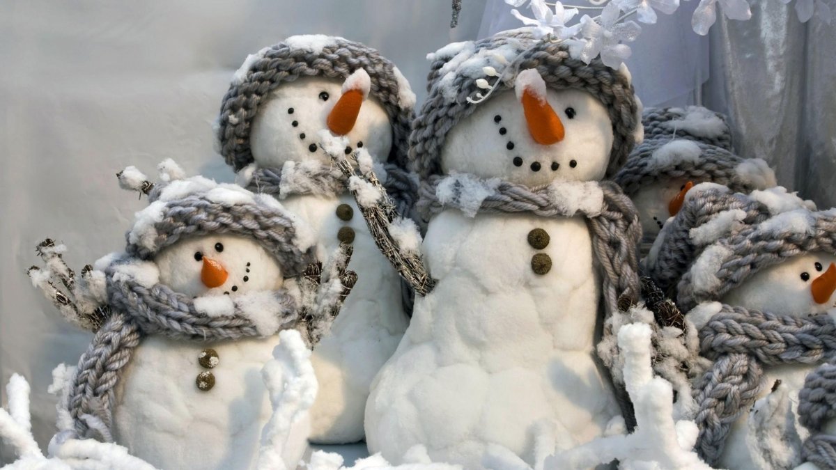 Новогодний Снеговик