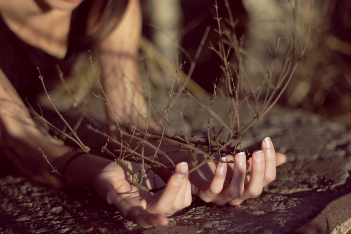 Девушка природа руки