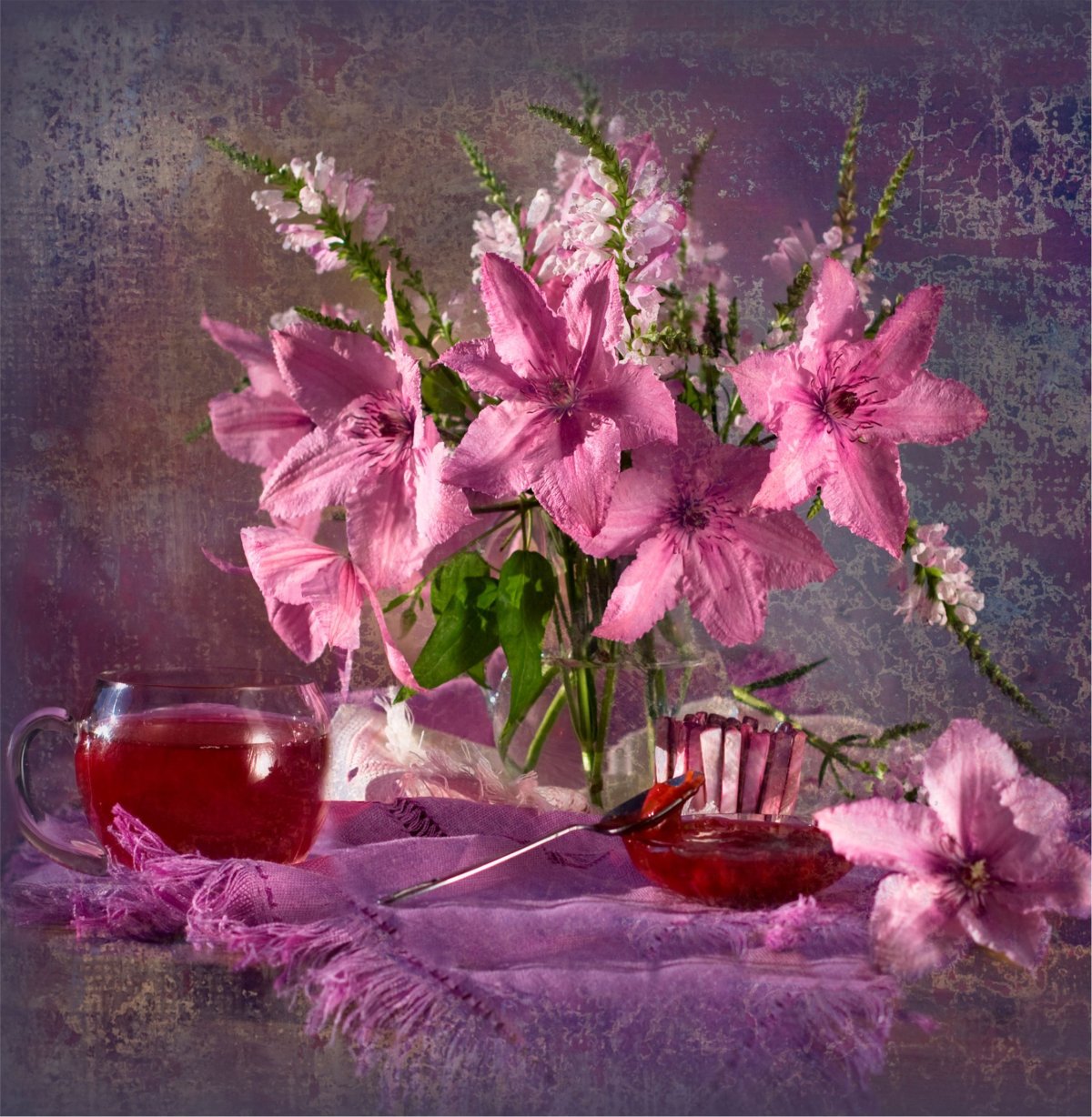 Натюрморт в розовых тонах