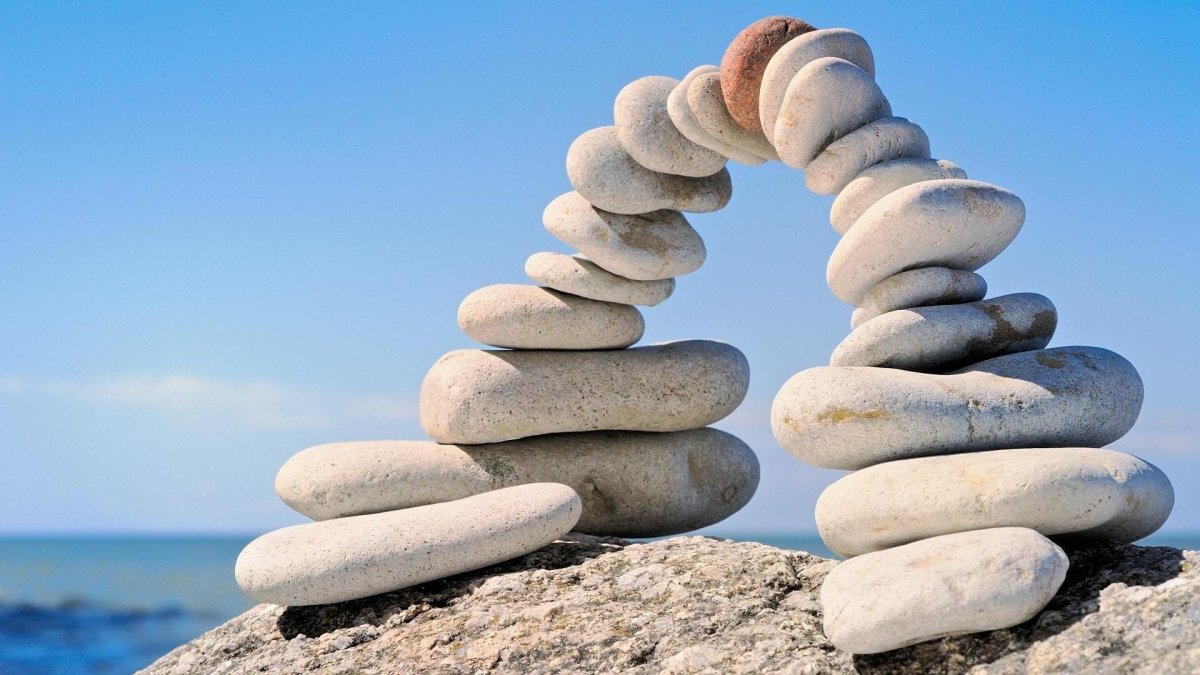 Равновесие из морских камушек