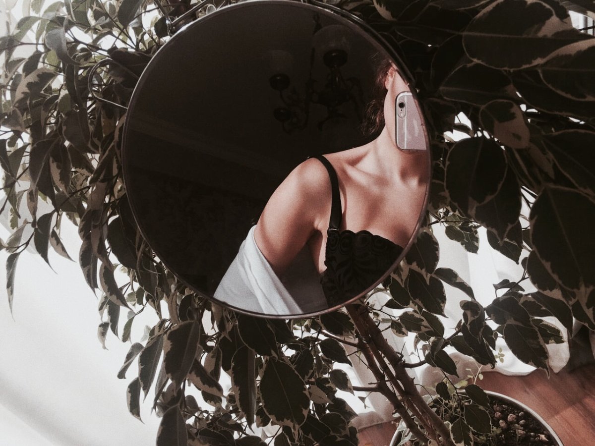 Девушка в зеркале Эстетика