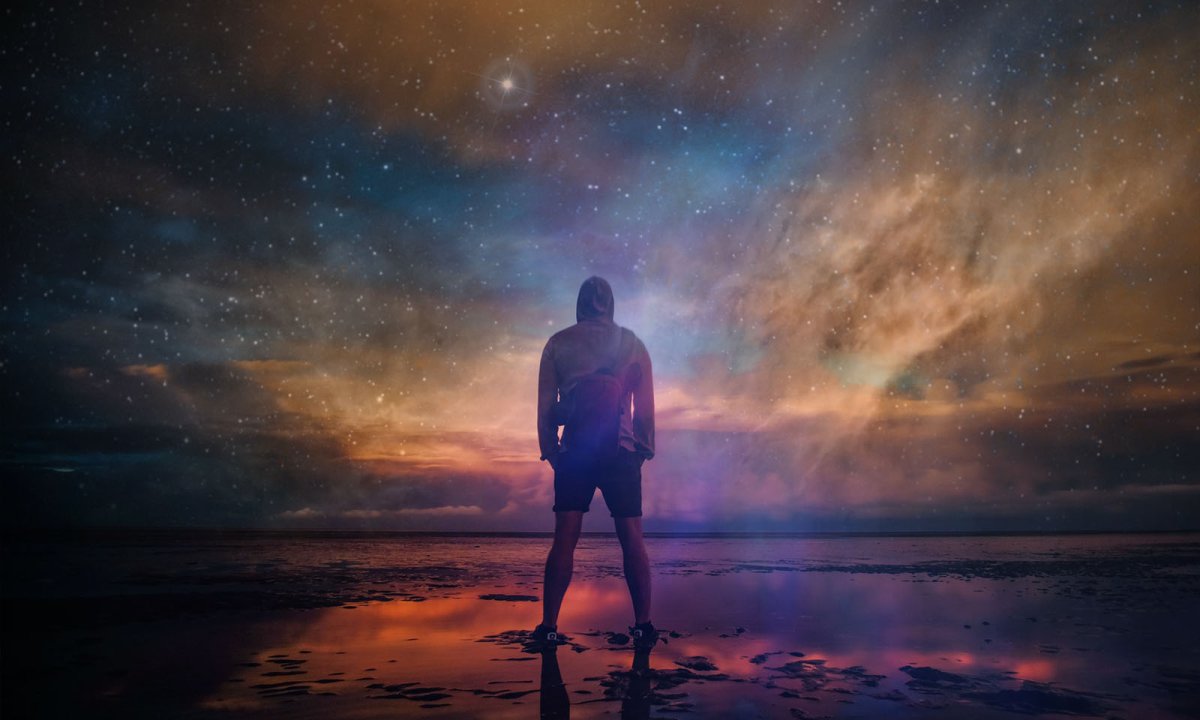 Мужчина на закате на аву