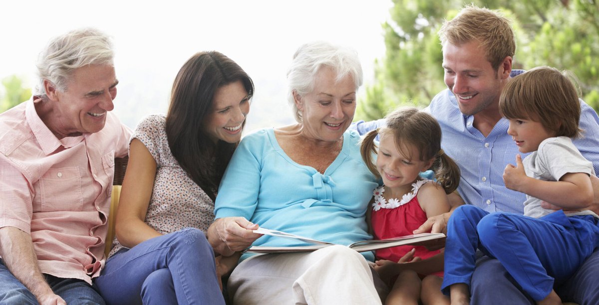 Чтение книг семьей