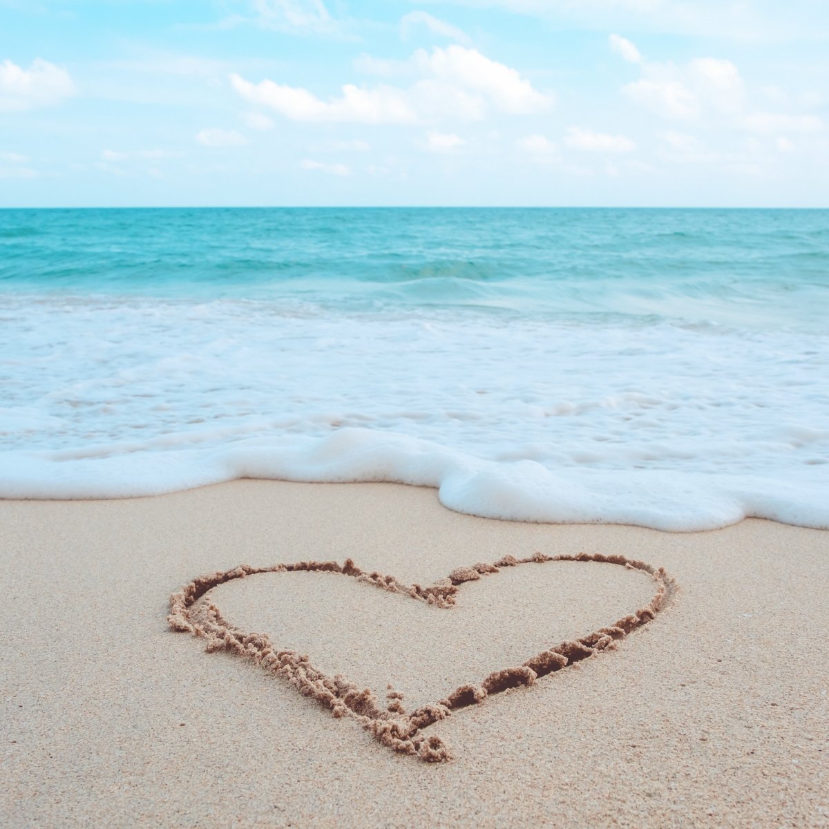 Сердечко на песке