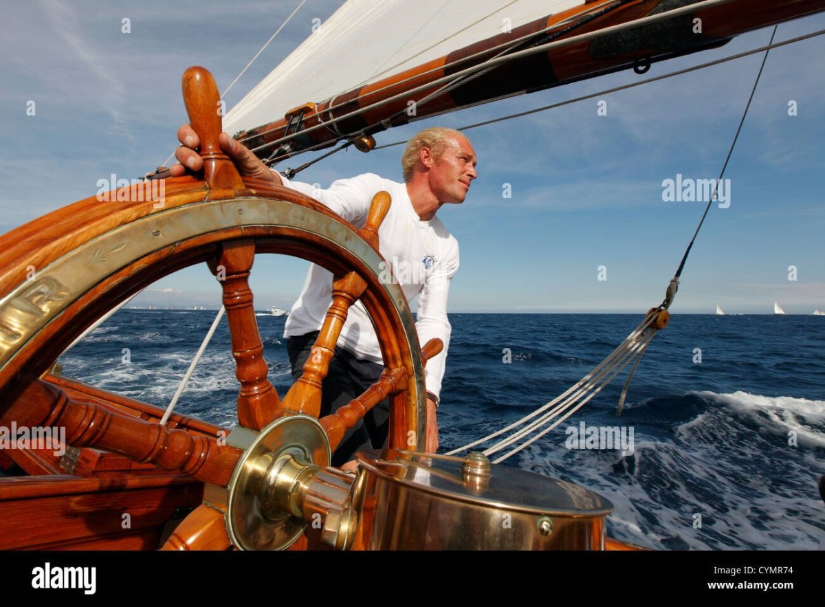 За штурвалом яхты