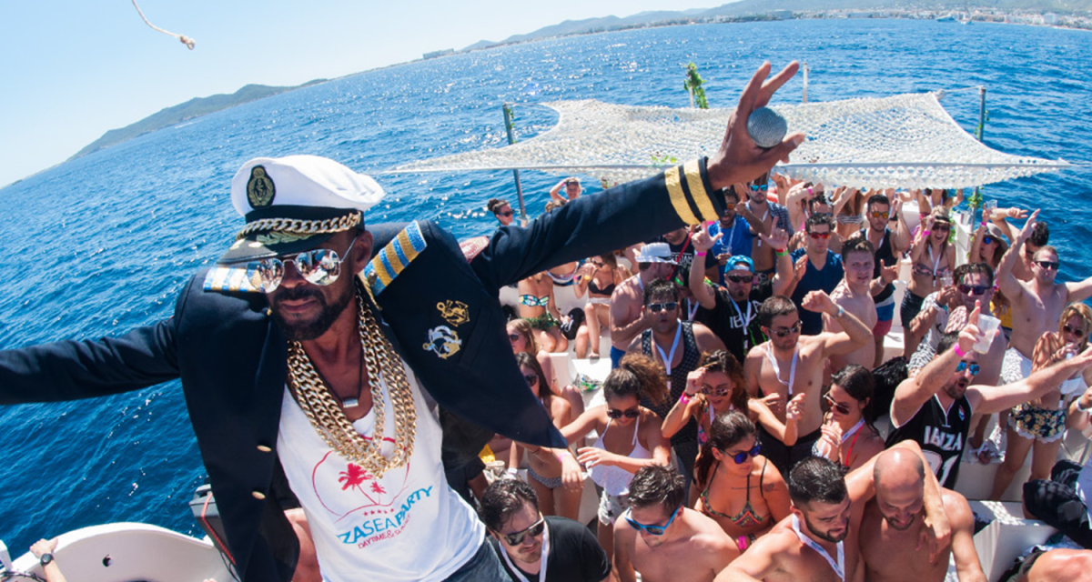 Женщина Капитан Кейт МАККЬЮ