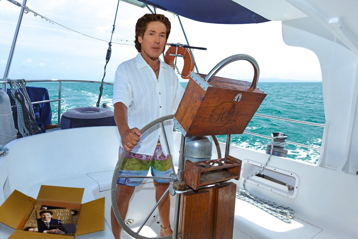 Капитан яхты