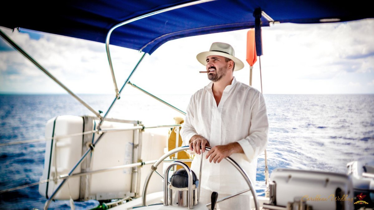 Мужчина на яхте