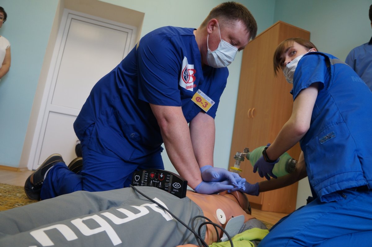 Осмотр пострадавшего фельдшером