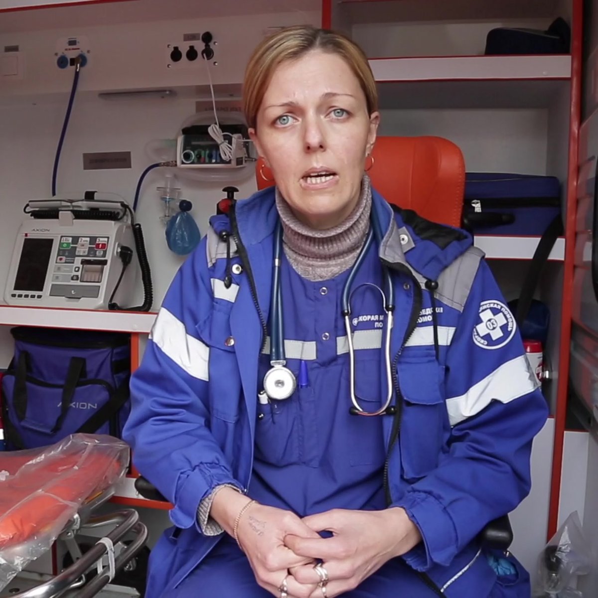 Девушка фельдшер