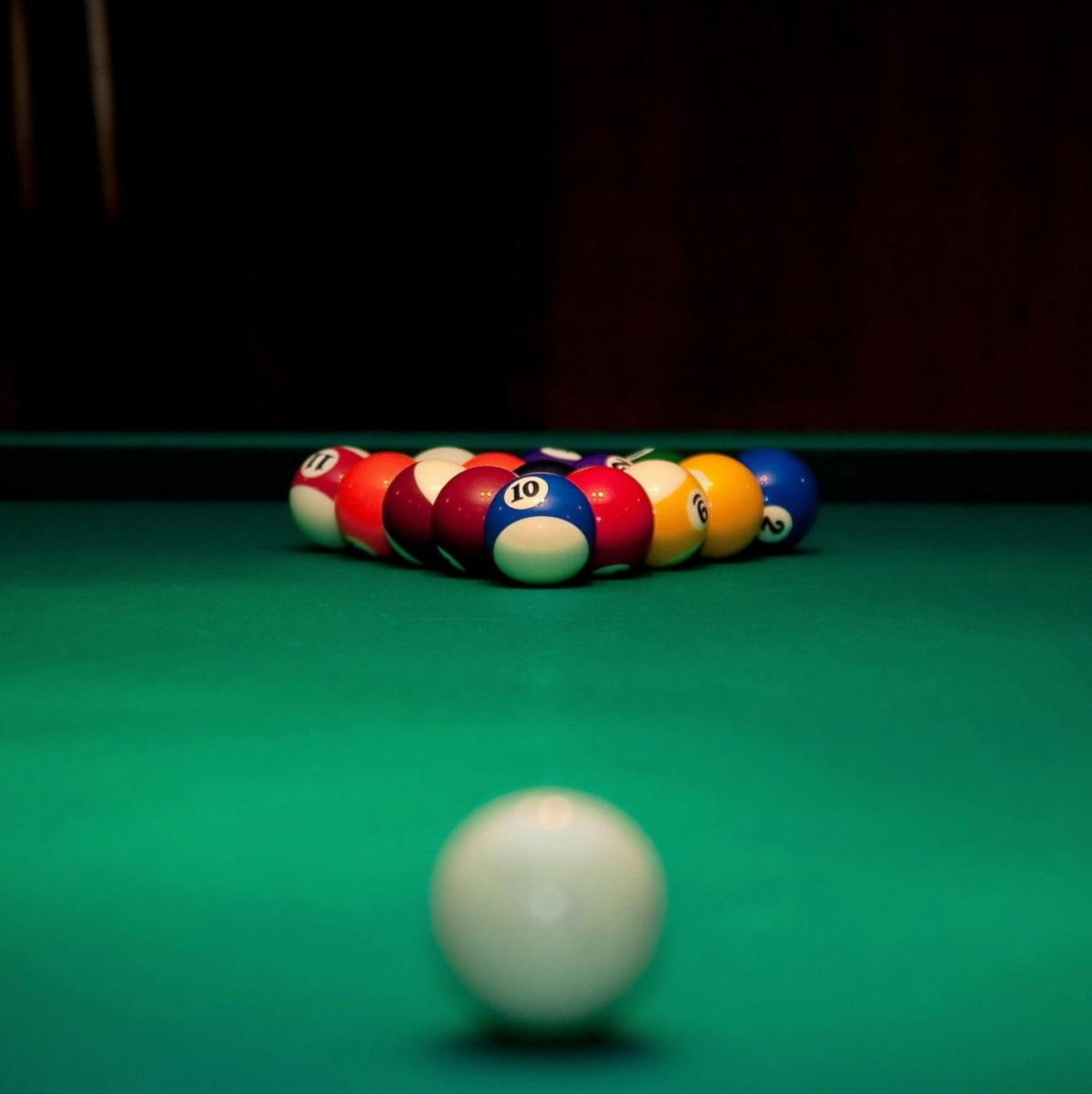 Шары на бильярдном столе