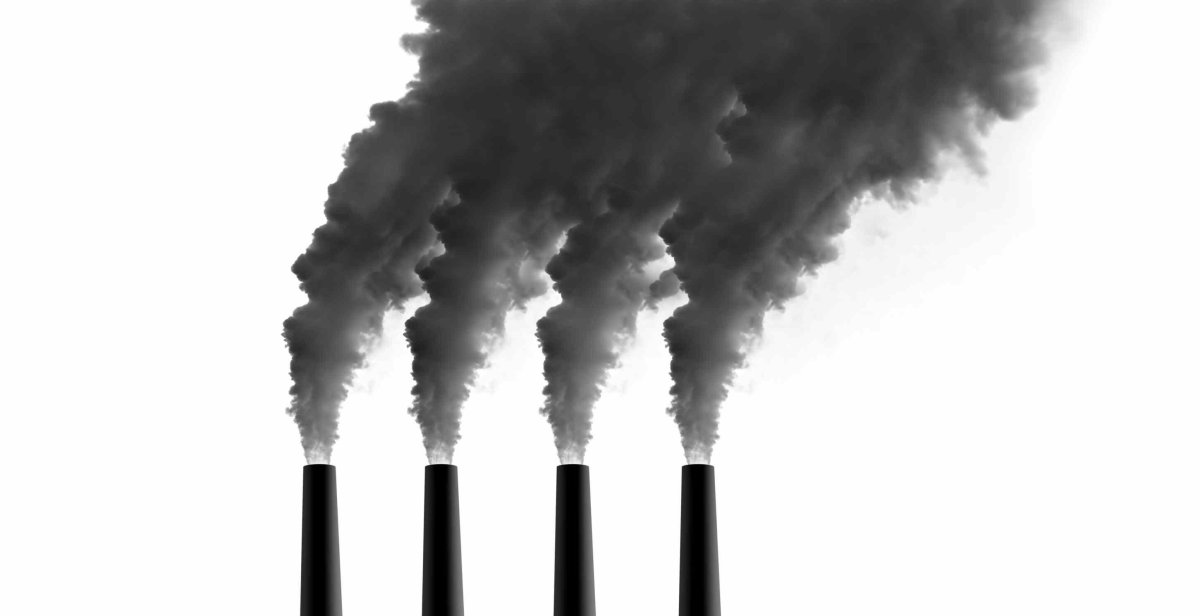 Зимний домик с дымом из трубы