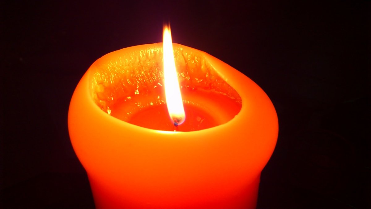 В пламени свечи