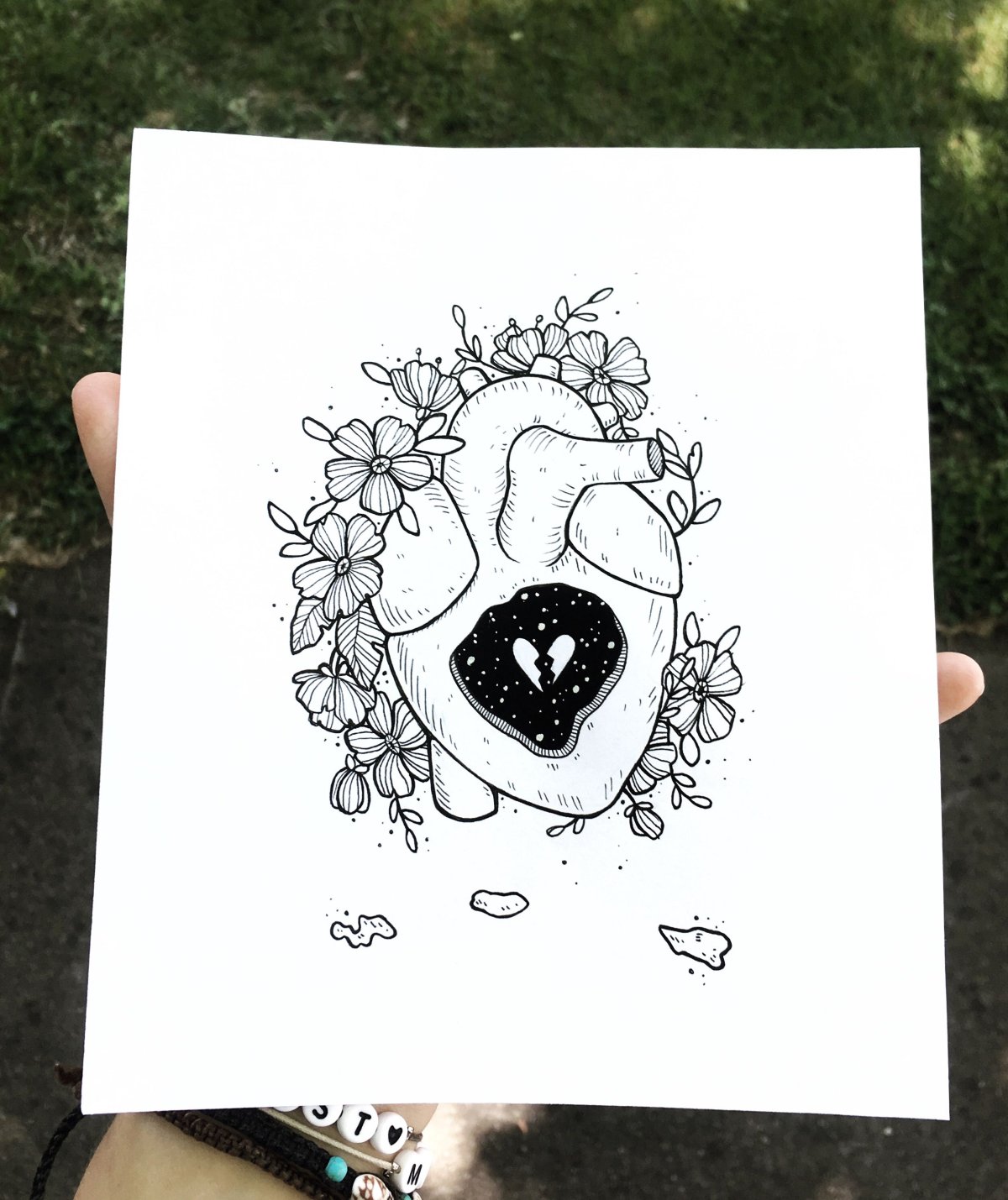 Маленькие рисуночки черной ручкой