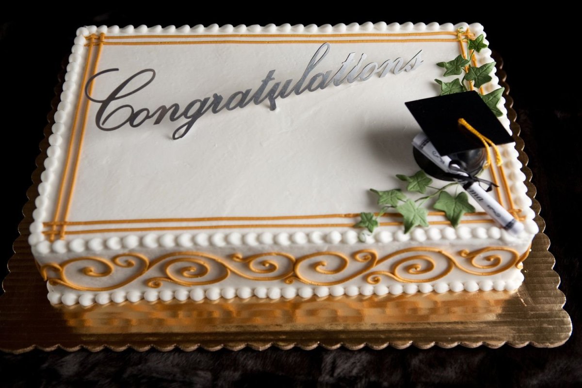 Торт на выпускной квадратный