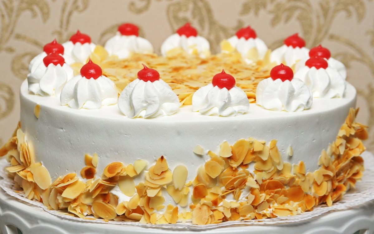 Красивое украшение торта