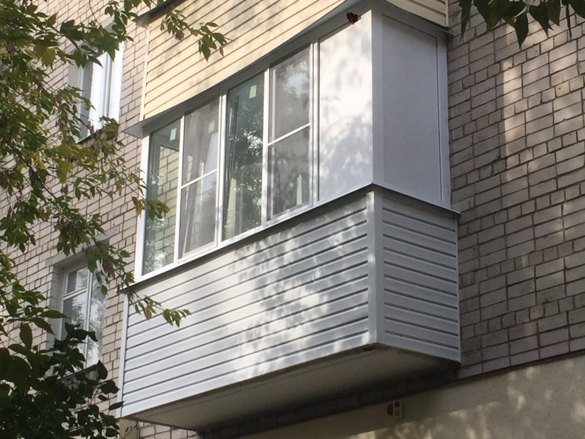 Отделка балкона снаружи