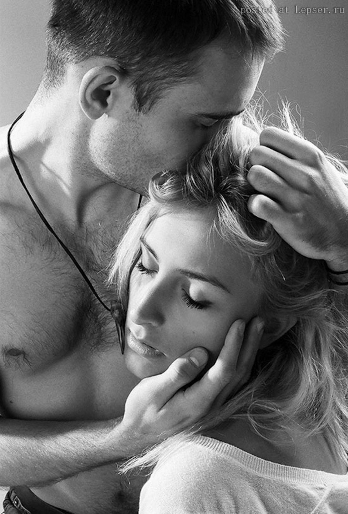 В нежных объятьях