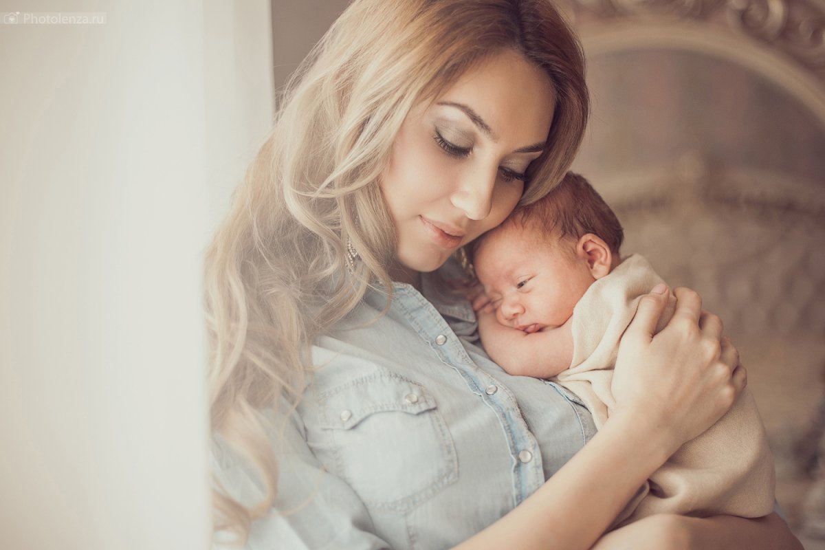 Красивая мама с ребенком