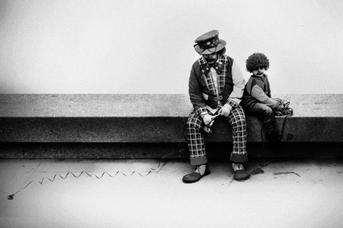 Клоун грустит