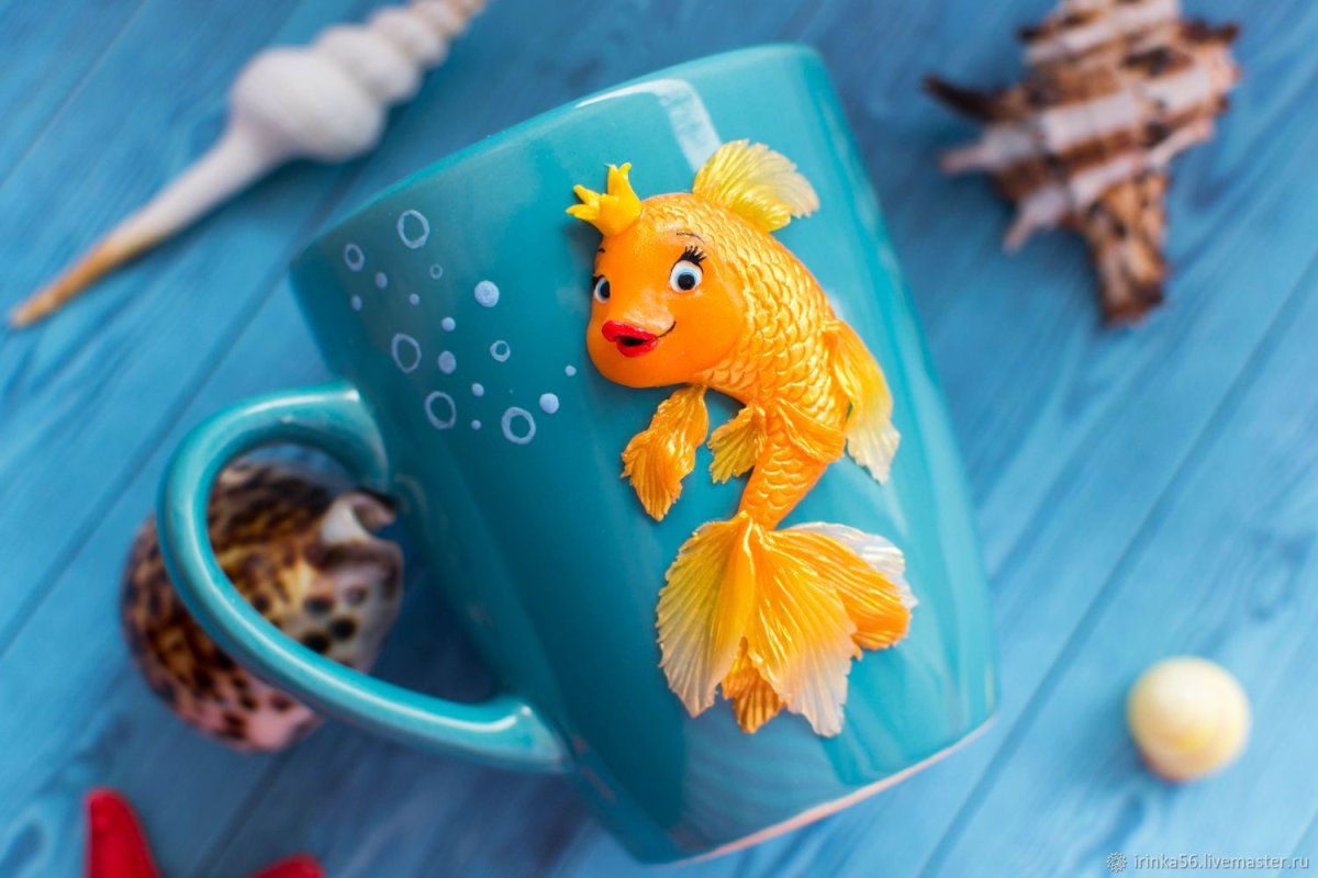 Кружка с золотой рыбкой полимерная глина