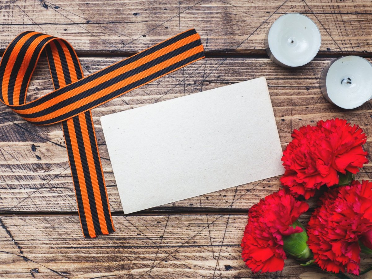 Георгиевская лента с гвоздикой