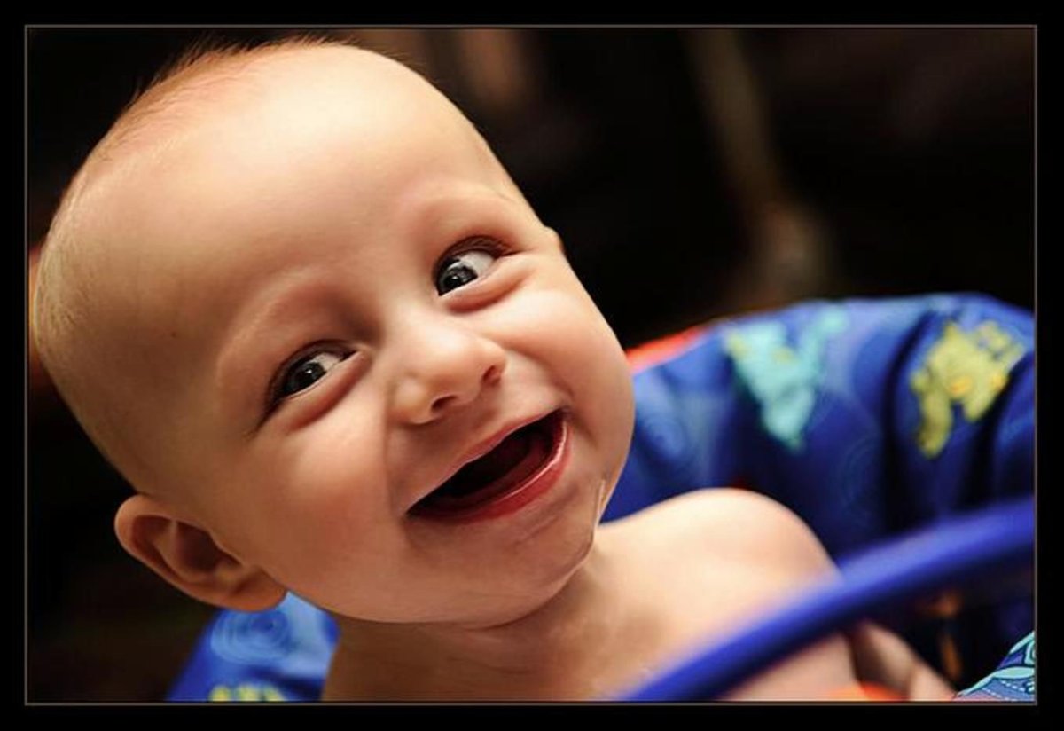 Малыш подмигивает