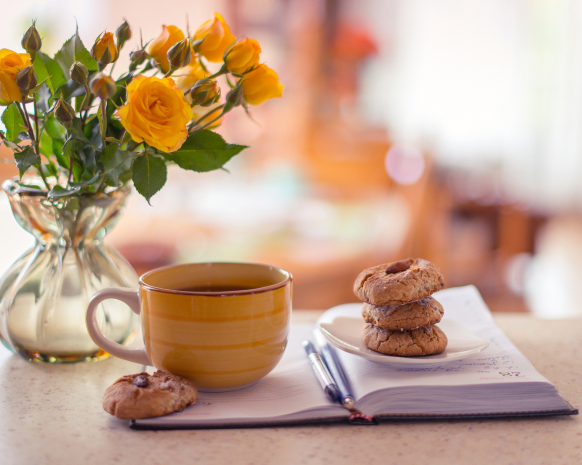 Солнечное утро цветы кофе