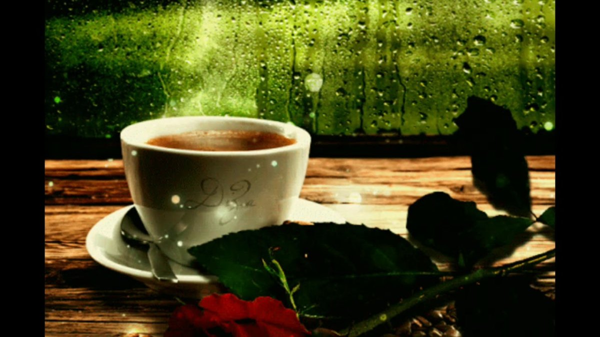 Чашка кофе и дождь за окном