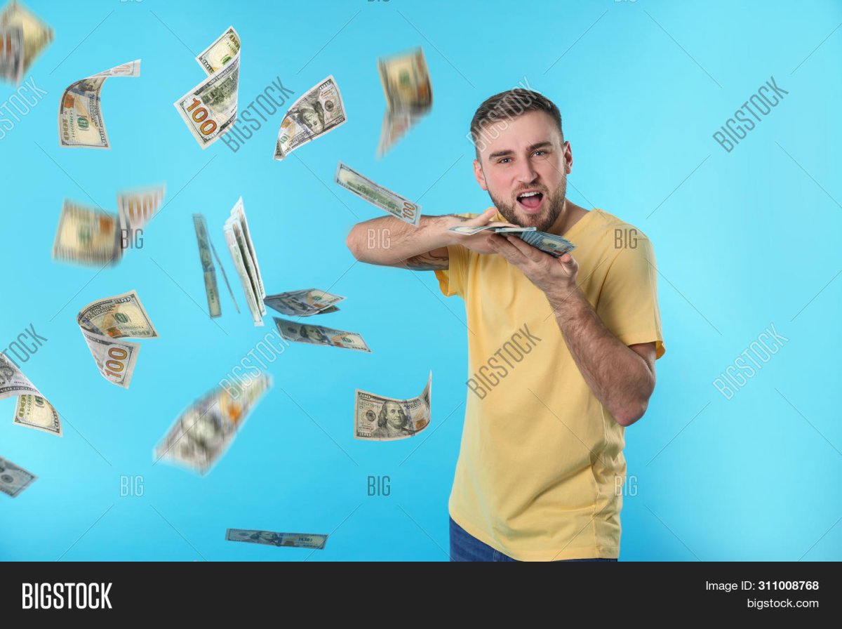 Деньги падают на человека