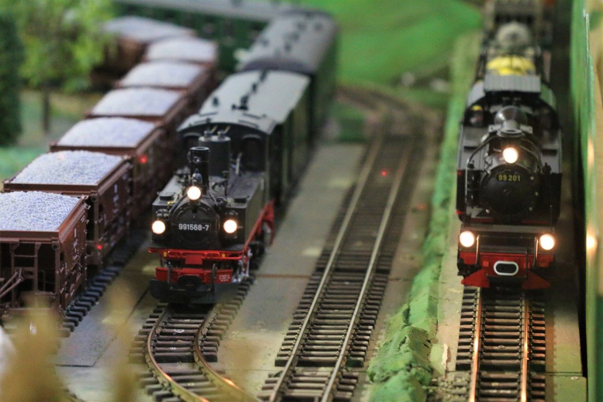 Continental Express Toy Train Set 16