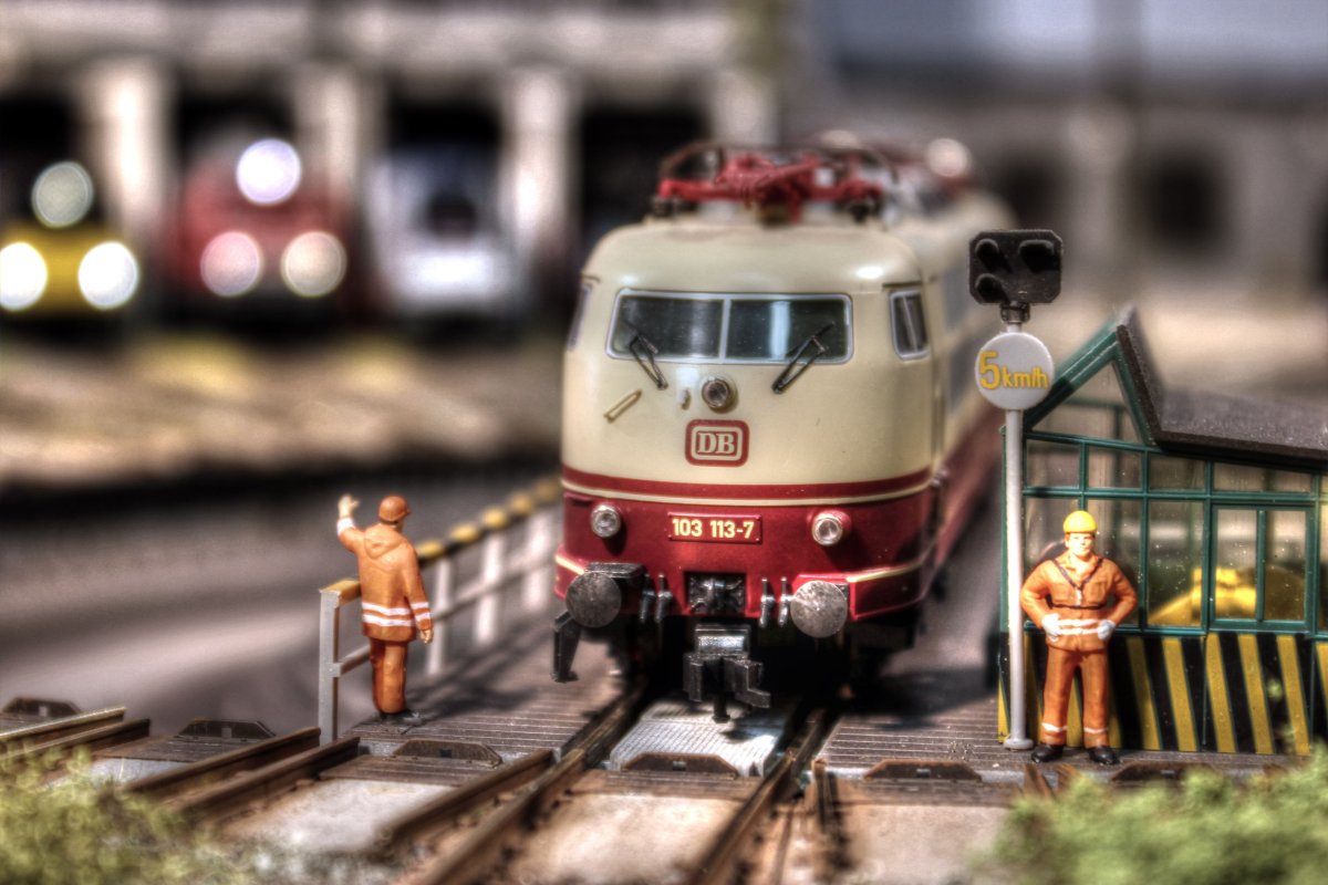 Как нарисовать игрушечный поезд