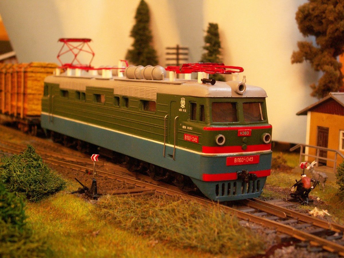 Игрушка коричневый поезд