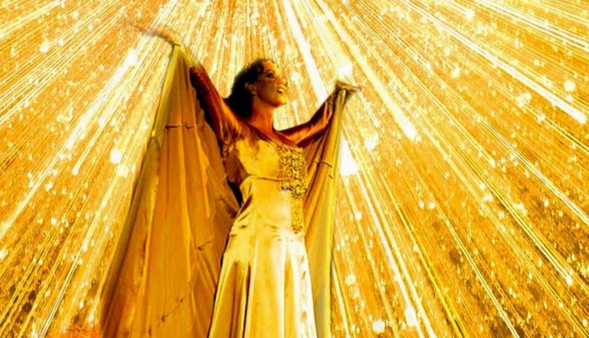 Дерево с золотыми монетками