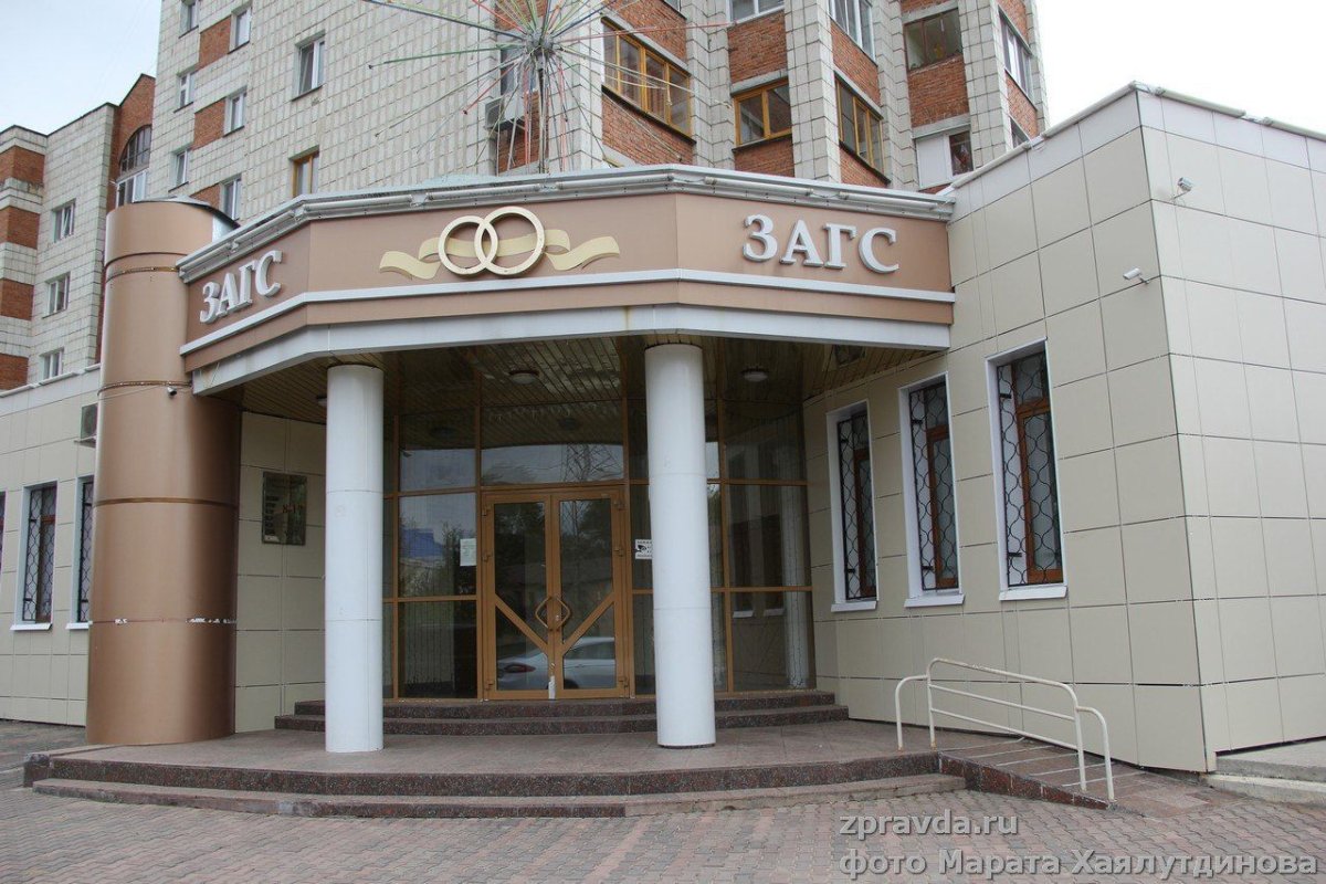 Свадебные снимки в ЗАГСЕ