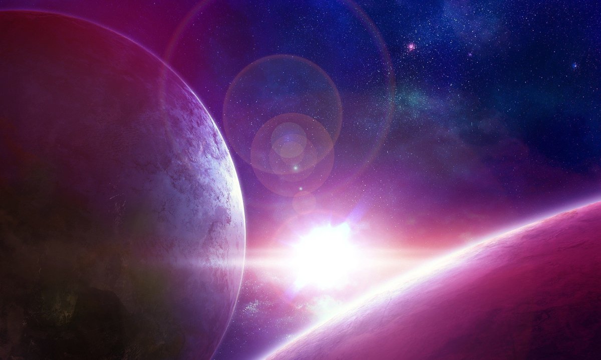 Фиолетовая звезда в космосе