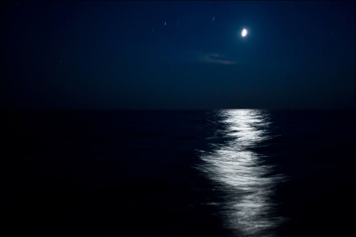Ночь в море
