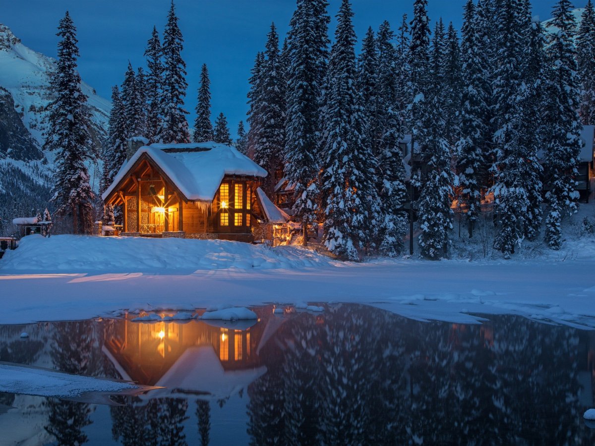 Заснеженный домик