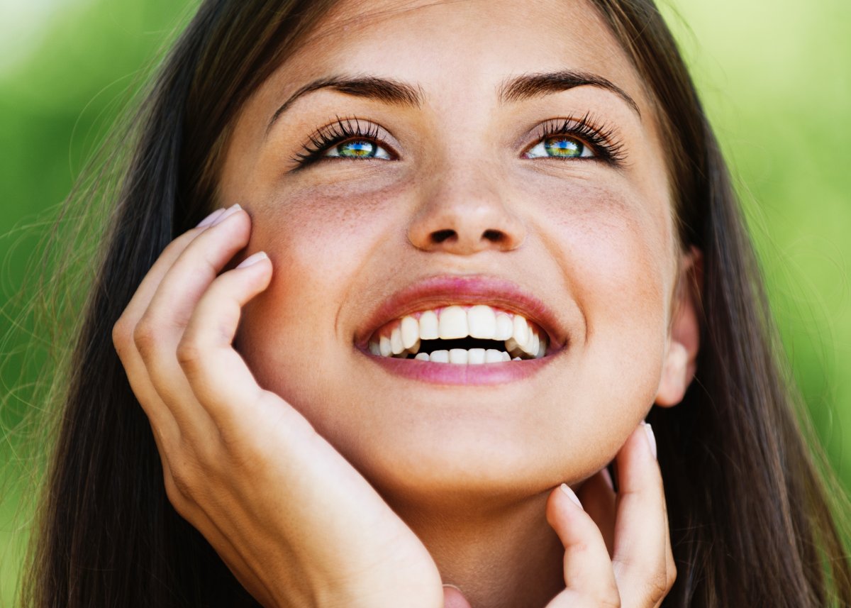Красивая естественная улыбка