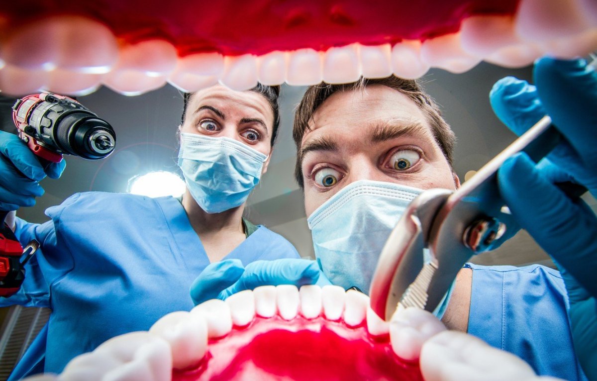 Маска врачебная стоматолога зубы