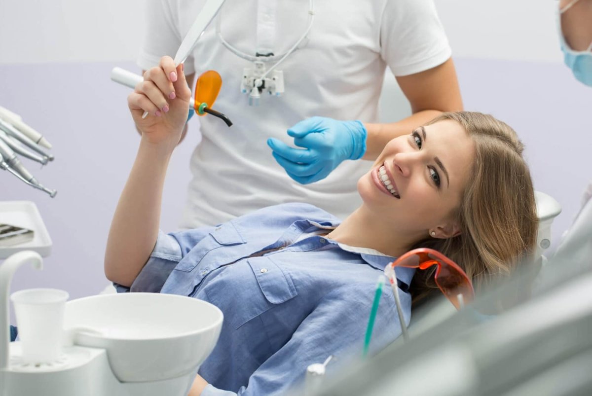 Фото пациента в стоматологическом кресле