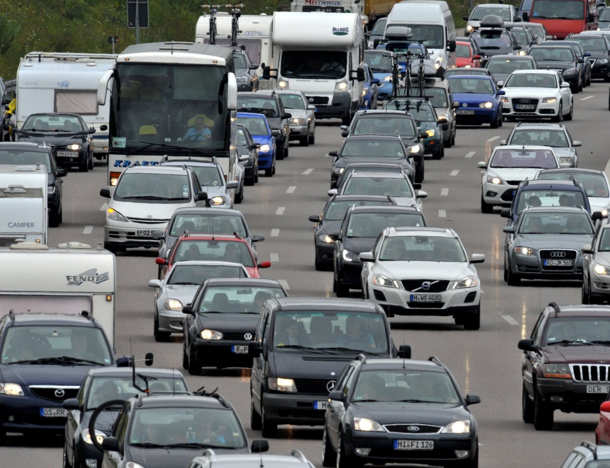 Автотранспорт на дороге