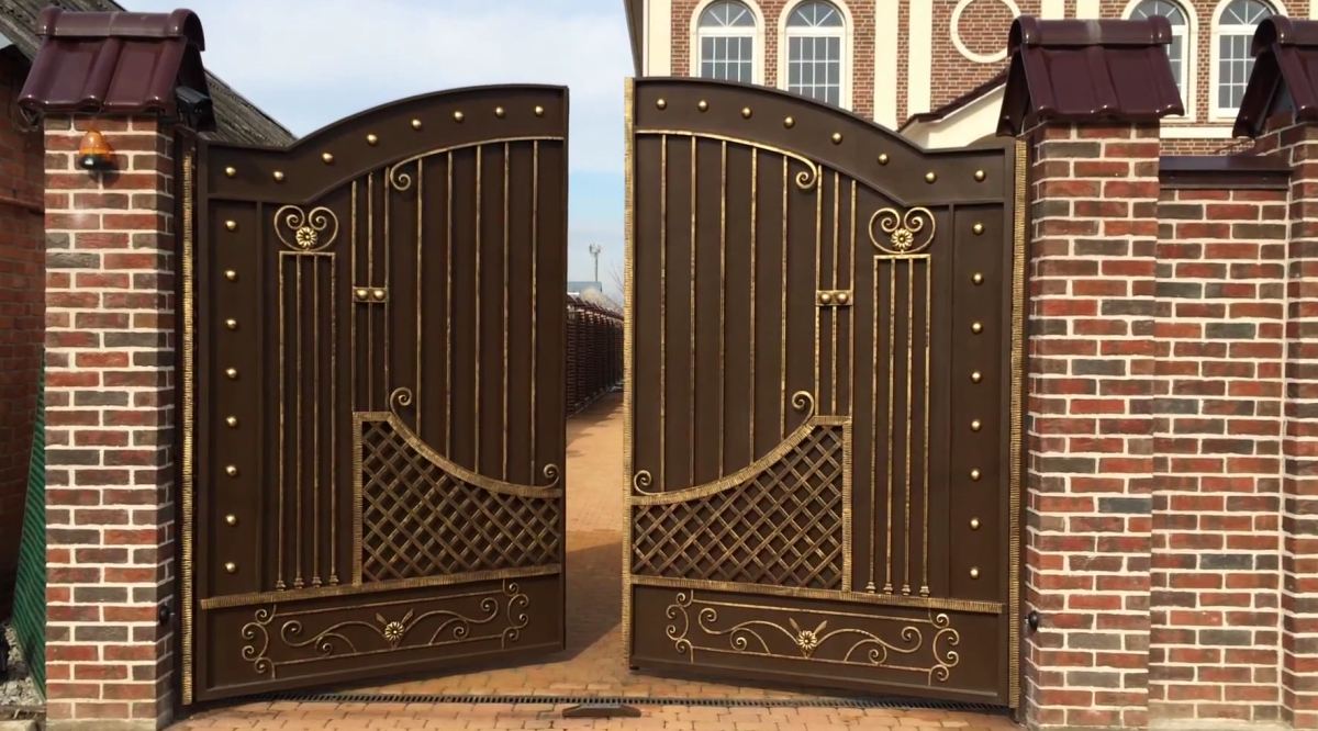 Красивые ворота открываются