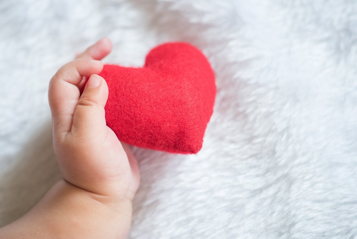 Малыш с сердечком