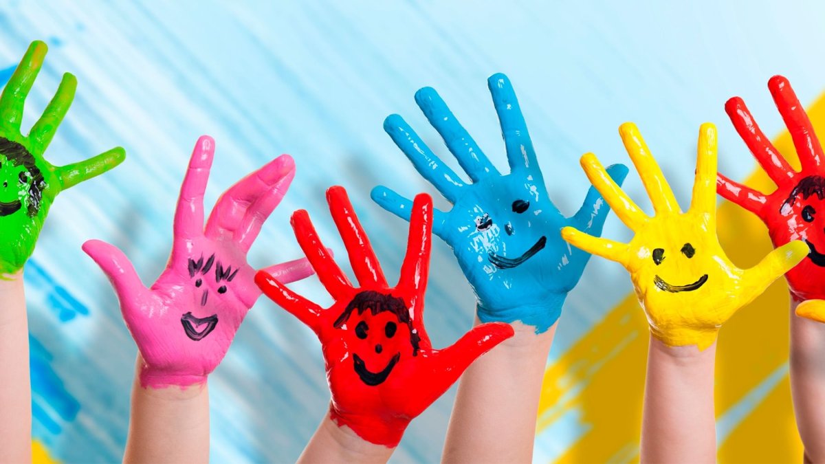 Детские ладошки в краске